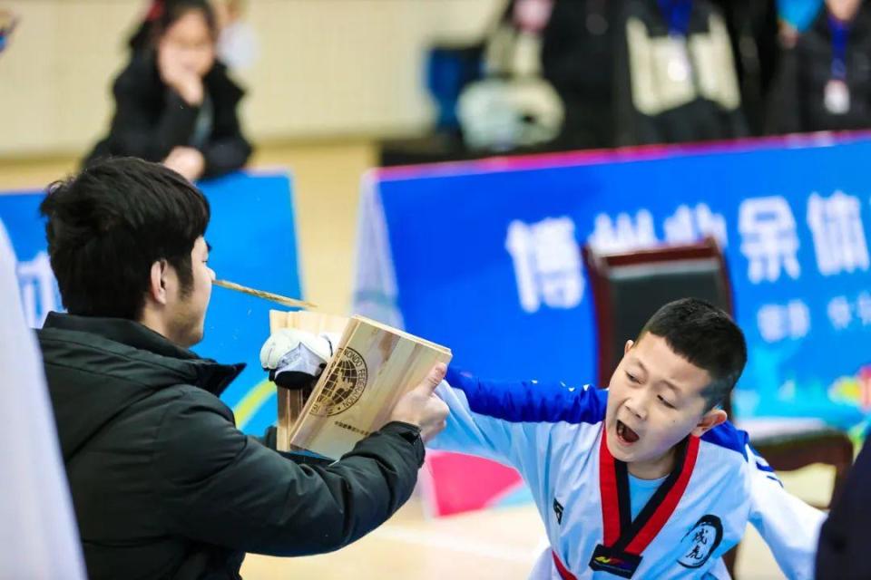包含火热竞技：奥运项目迎来最激烈的角逐的词条