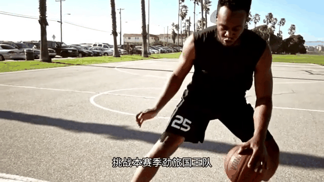 76人鏖战篮网,利拉德送出助攻 76人鏖战篮网,利拉德送出助攻