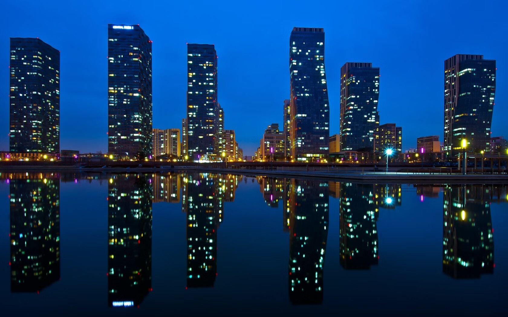 夜速激战，F1街道赛与约基奇的统治力—当速度遇见火热