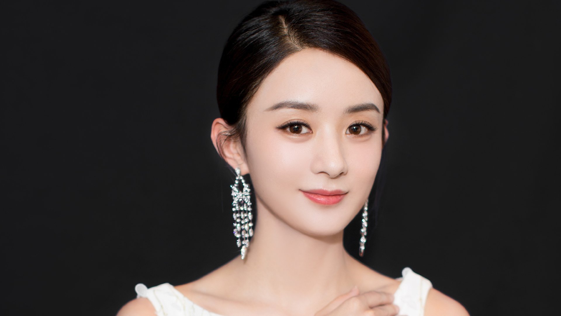 波兰碾压与孙兴慜爆发，压力如何锻造竞技场上的两种奇迹